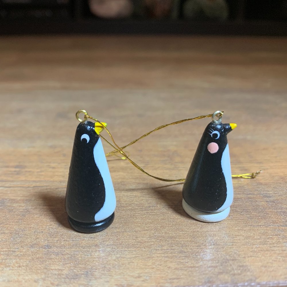 425. Avon Noah's Ark Wooden Penguin Ornaments - Picture 5 of 8